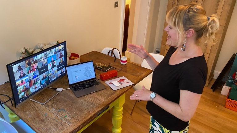 E Choir – Tune Into Team Building for Unforgettable Virtual Meetings
