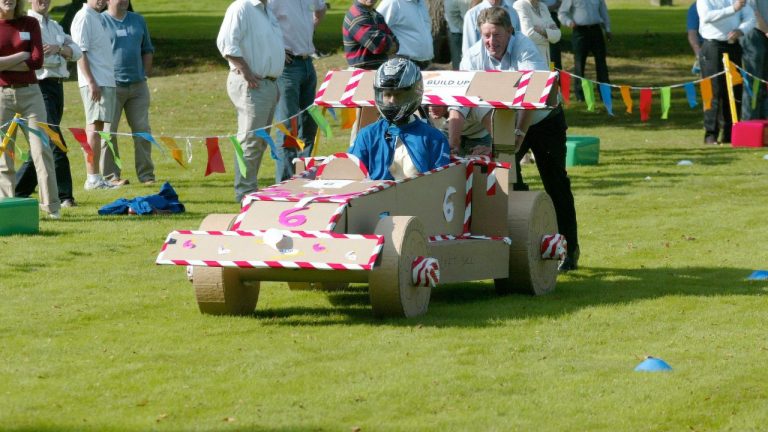 Flat Out Formula One: Life-Size F1 Adventure: Construct, Compete, Conquer!